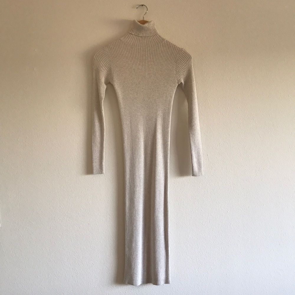 ➕Sleek Turtleneck Dress!